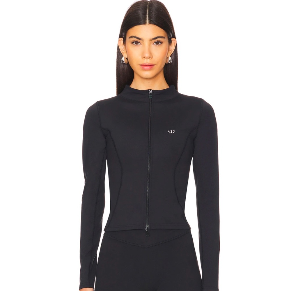 437 The Curve Jacket -Black